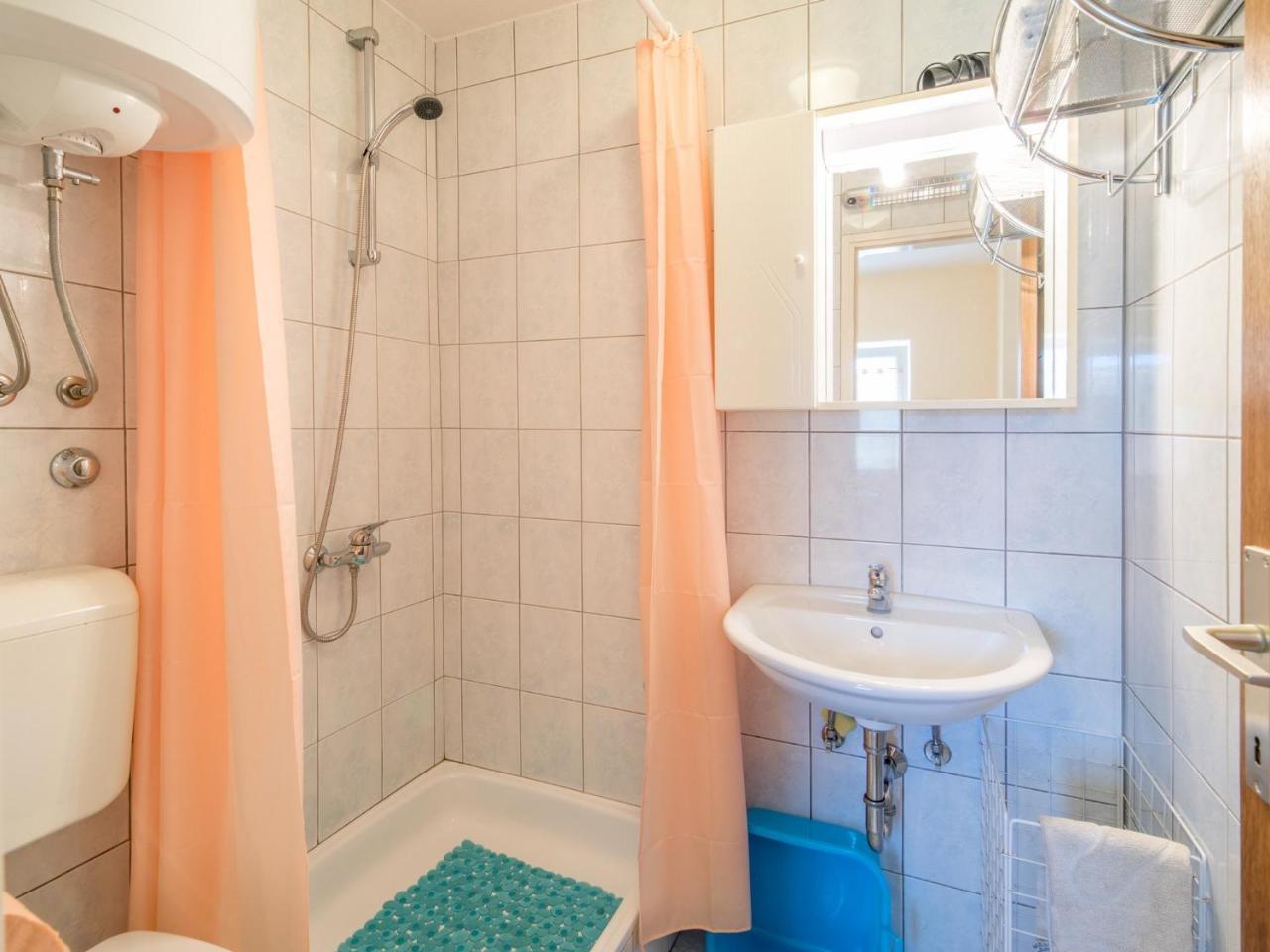 Apartment In Vrbnik/Insel Krk 13614 外观 照片