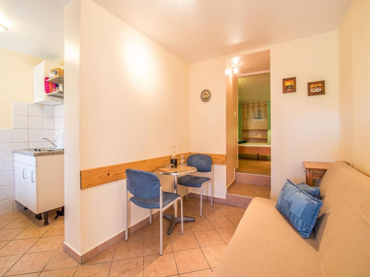 Apartment In Vrbnik/Insel Krk 13614 外观 照片