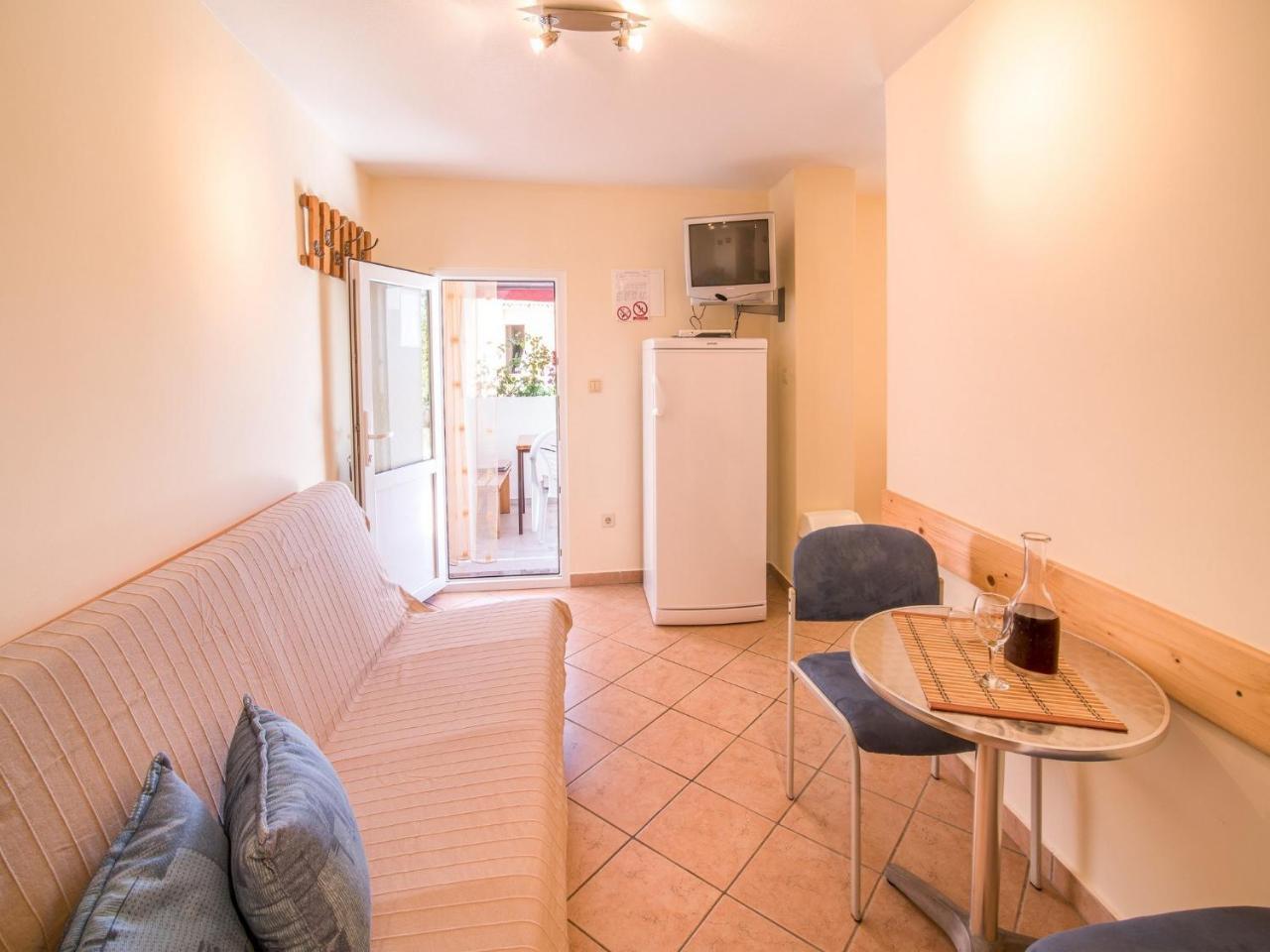 Apartment In Vrbnik/Insel Krk 13614 外观 照片
